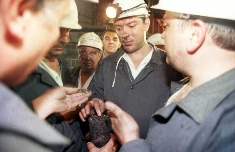 Вице-премьер Борис Немцов на Кузбассе, во время летней забастовки шахтеров 1998 года 