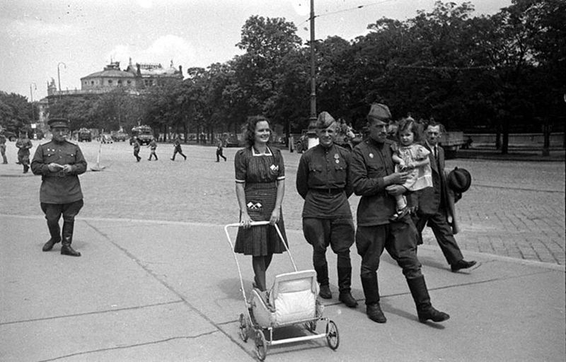 Агенты Сталина. Как сложилась судьба детей австриек от советских солдат?