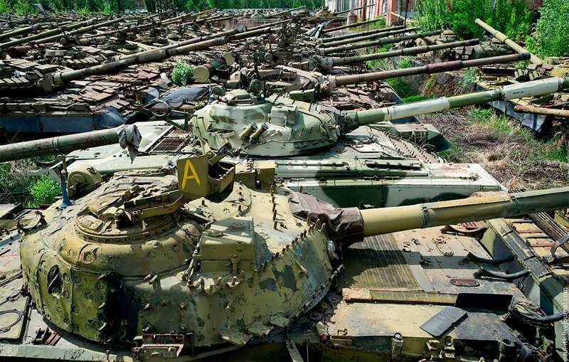 Потрясающие фотографии заброшенного бронетанкового завода в Харькове