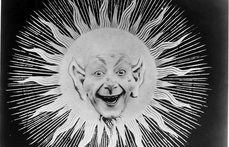Затмение: Солнце и Луна Затмение Солнца в полнолуние 1907 - немой короткометражный фантастический фильм Жоржа Мельеса. Премьера состоялась во Франции 1907 года.