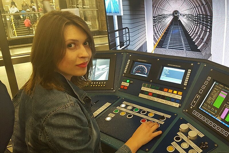 Женщинам снова доверят водить поезда московского метро
