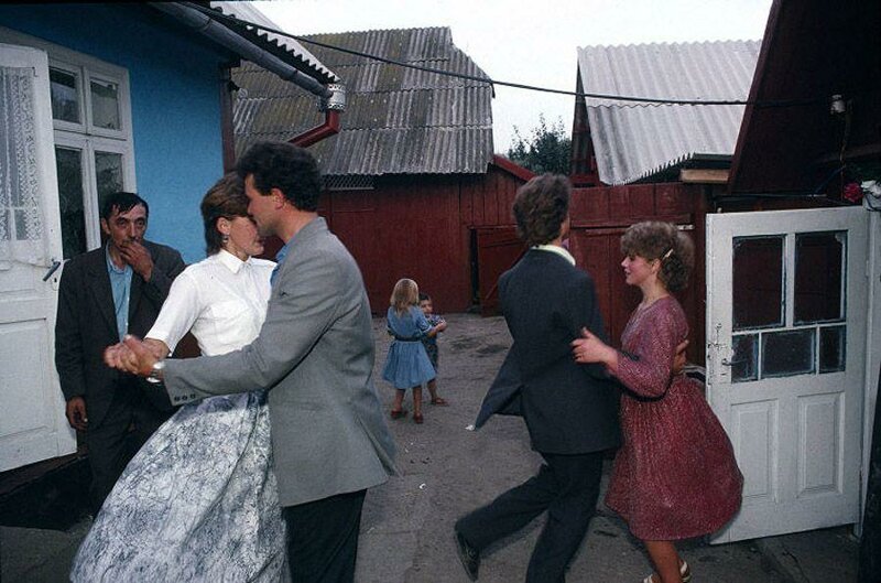 Деревня Черешенка рядом с городом Черновцы. Сельская свадьба. 1988 год.