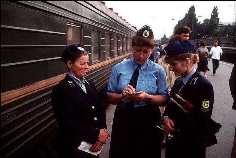 Одесса. Проводницы на вокзале. 1988 год.