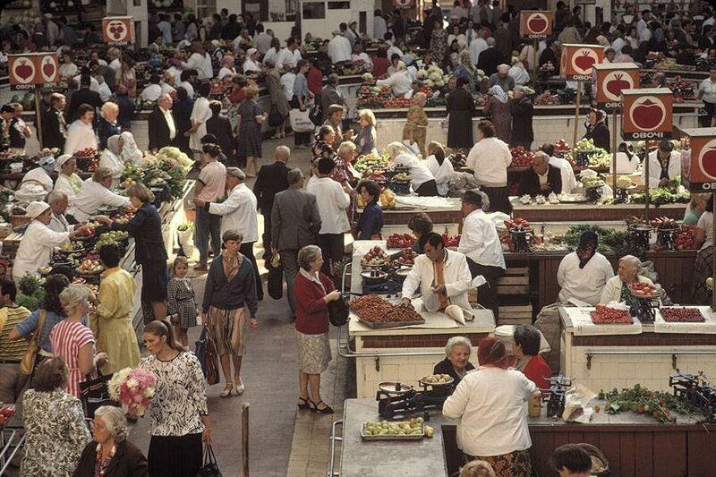 Киев. Бессарабский рынок на улице Крещатик. 1988 год.