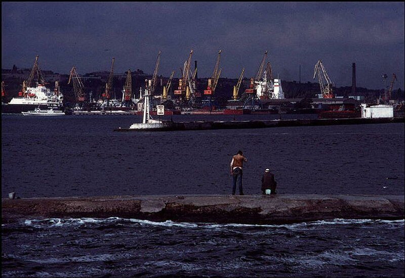 Одесский порт – один из самых оживленных в Украине. 1988 год.
