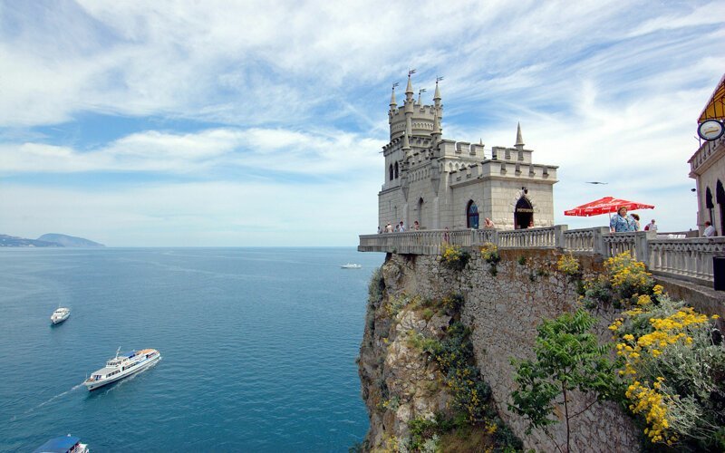 10 самых красивых замков России