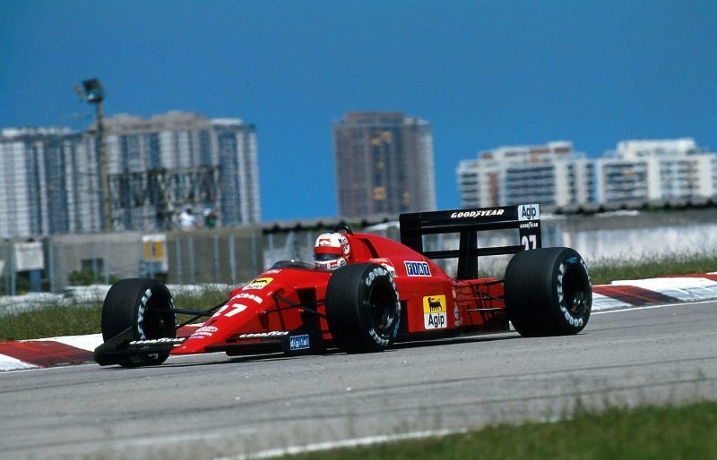 Найджел Мэнселл ведет Ferrari 640 к дебютной победе в Гран При Бразилии ’89
