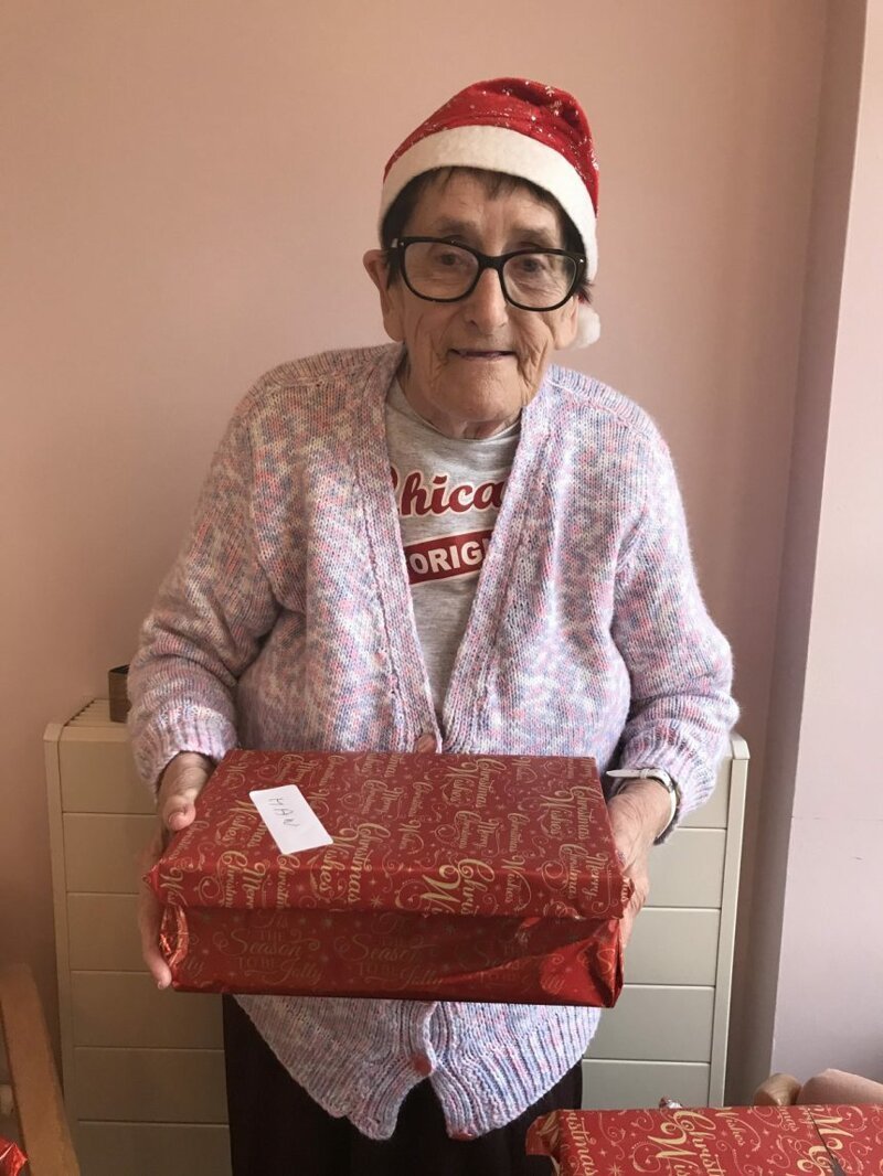80-летняя Фрэн Кларк собрала 500 подарков для детей и бездомных