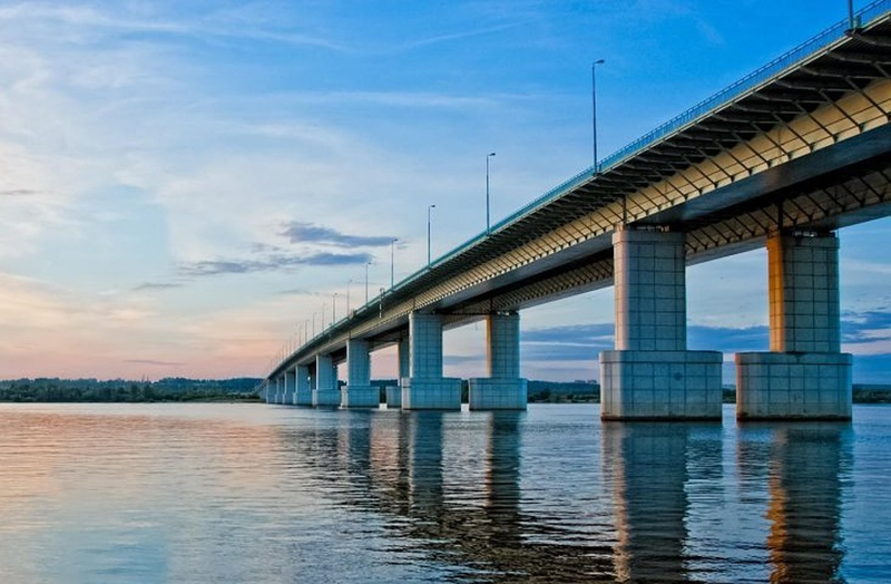 Красавинский мост через Каму в Перми протяжённостью 1737 м (открыт в 2005 г.)