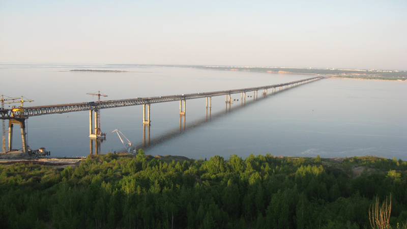 Президентский мост через Волгу в Ульяновске протяжённостью 5825 м (открыт в 2009 г.)