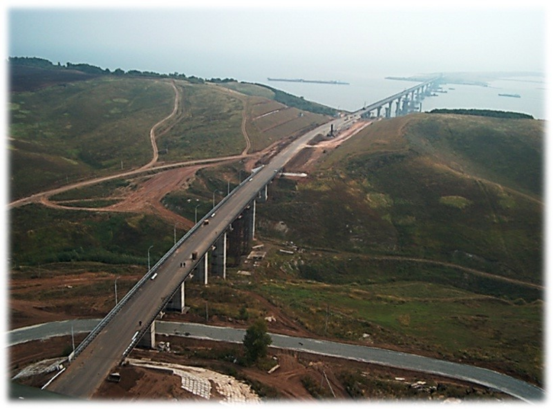 Мост через Каму, Архаровку и Курлянку протяжённостью 1608 м (открыт в 2002 г.)