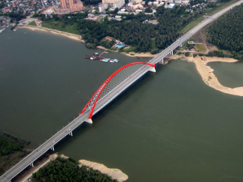 Бугринский мост через Обь в Новосибирске протяжённостью 2097,5 м (открыт в 2014 г.)