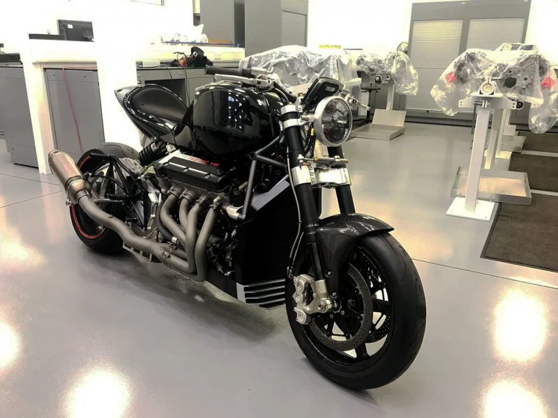 Eisenberg V8: 480-сильный мотоцикл с двумя моторами Suzuki Hayabusa