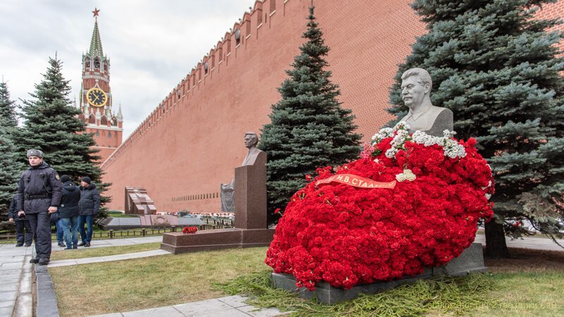14 000 алых гвоздик для товарища Сталина