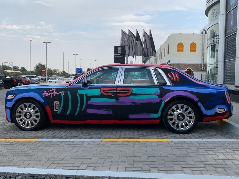 Уличный художник превратил Rolls-Royce Phantom в объект современного искусства