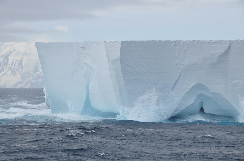 Встреча с Антарктидой. Первый айсберг