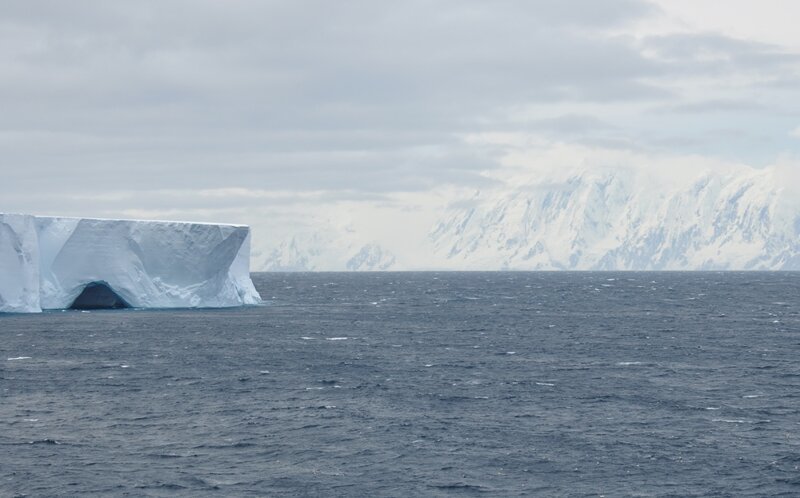Встреча с Антарктидой. Первый айсберг