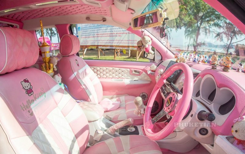 Toyota Hilux Vigo — передвижной бар Hello Kitty