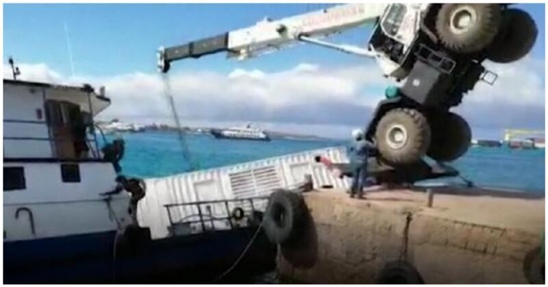 В результате крушения баржи более двух тонн дизеля попало в океан