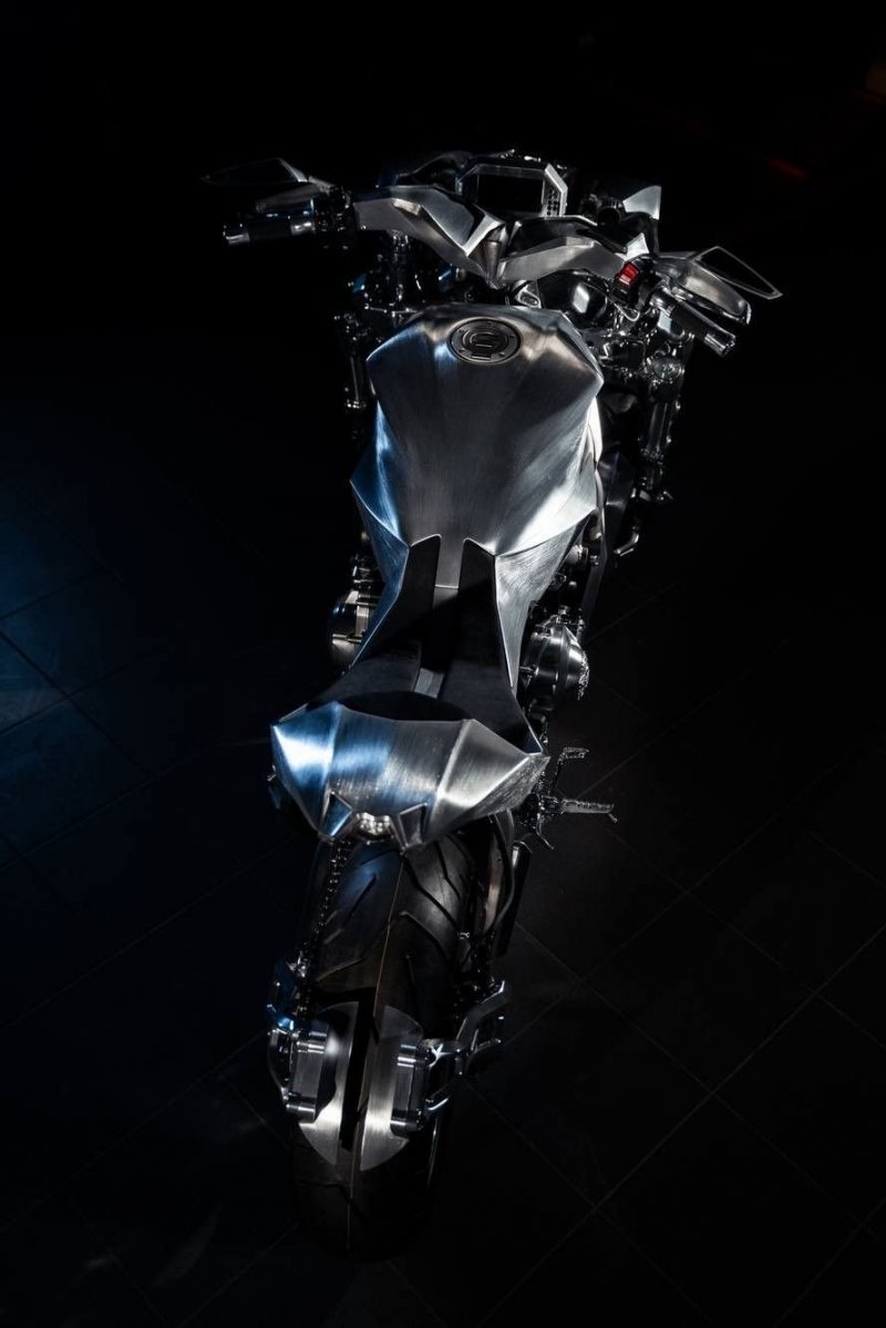 Кастомный трехколесный мотоцикл Yamaha Niken от поляков из Game Over Cycles