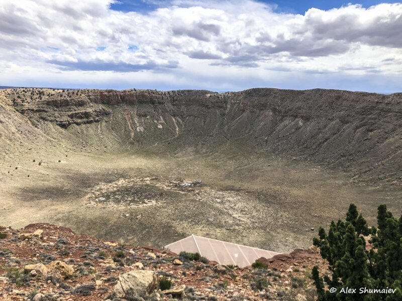 Аризонский кратер и заброшенный городок Два Ствола