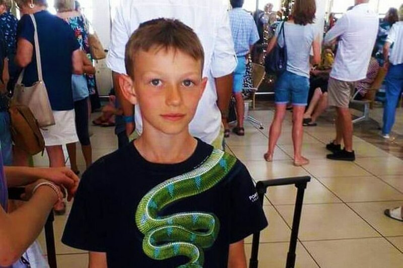 Это 10-летний Стиви Лукас, летевший из ЮАР в Новую Зеландию