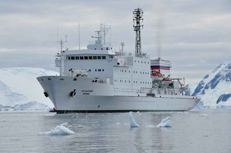 Антарктида. Yalour Island