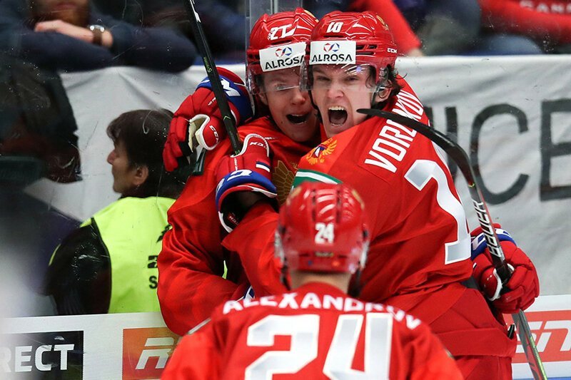 Хоккеисты РФ отказались пожимать руку капитану Канады из-за его неуважения к гимну России