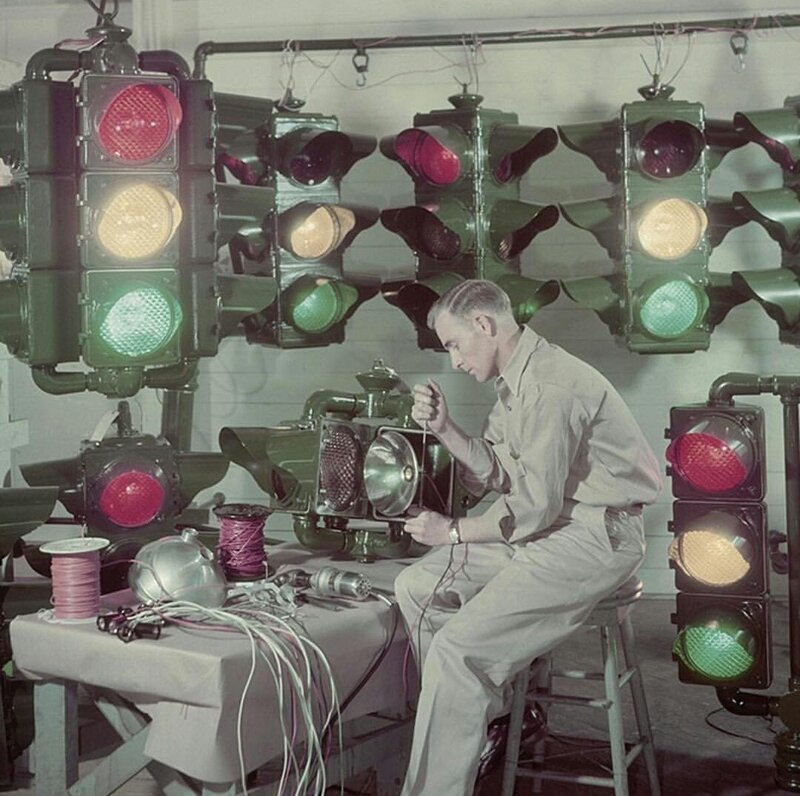 11. Процесс изготовления светофоров в США, 1947 год