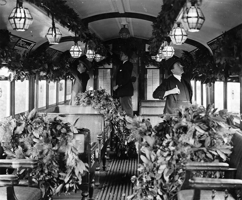 Украшенный вагон метро, 1922 год 