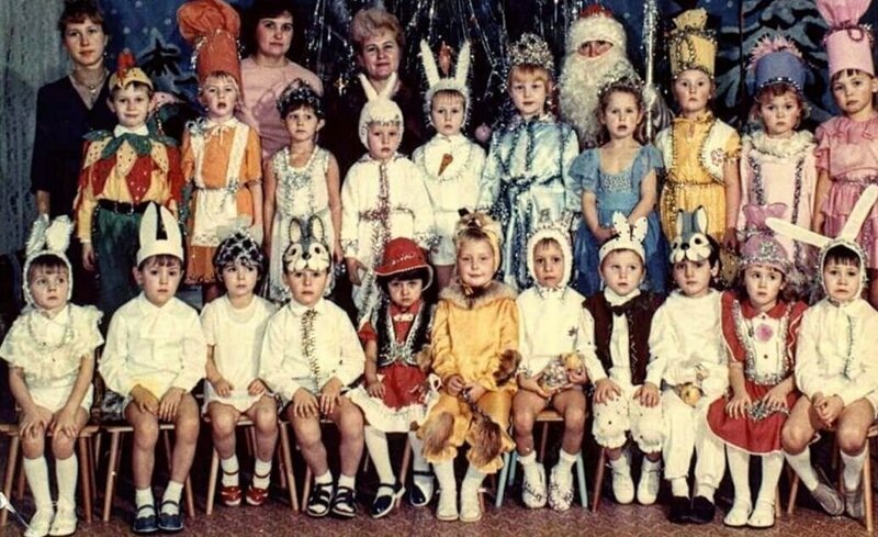 4. Празднованию предшествовали детские утренники. Какой костюм у вас был?