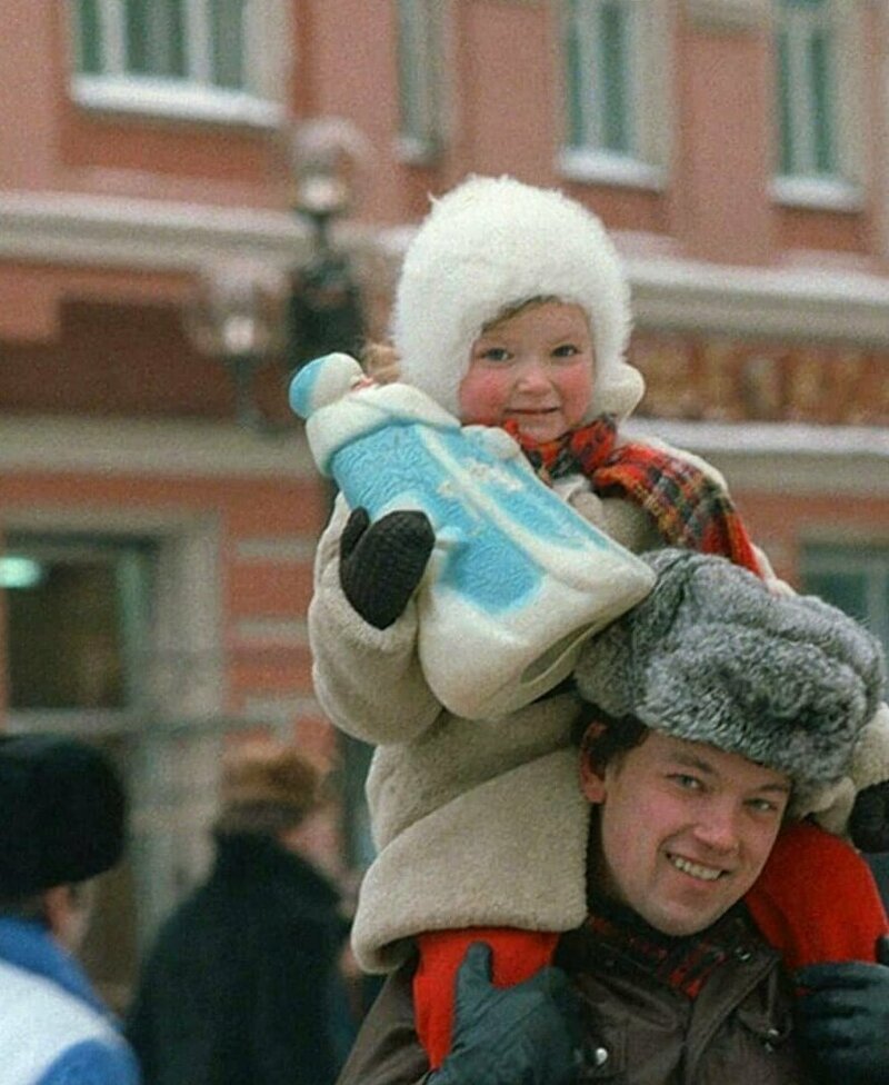 12. А у вас есть до сих пор советский Дед Мороз?
