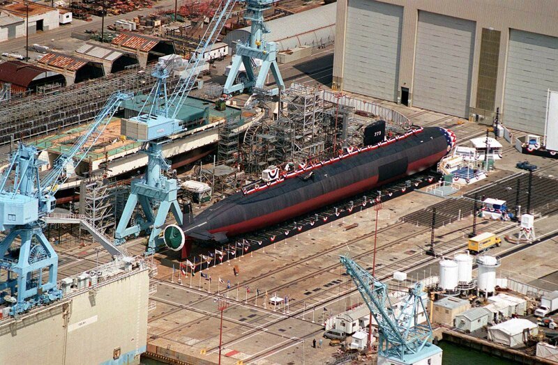 Атомная подводная лодка перед спуском на воду, 1995 год 