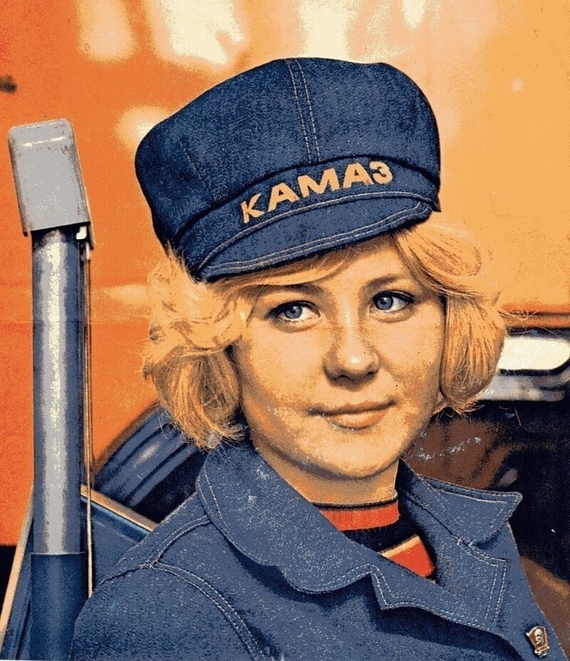 Девушка с обложки — На «КАМАЗе» воссоздали фотосессию 1976 года