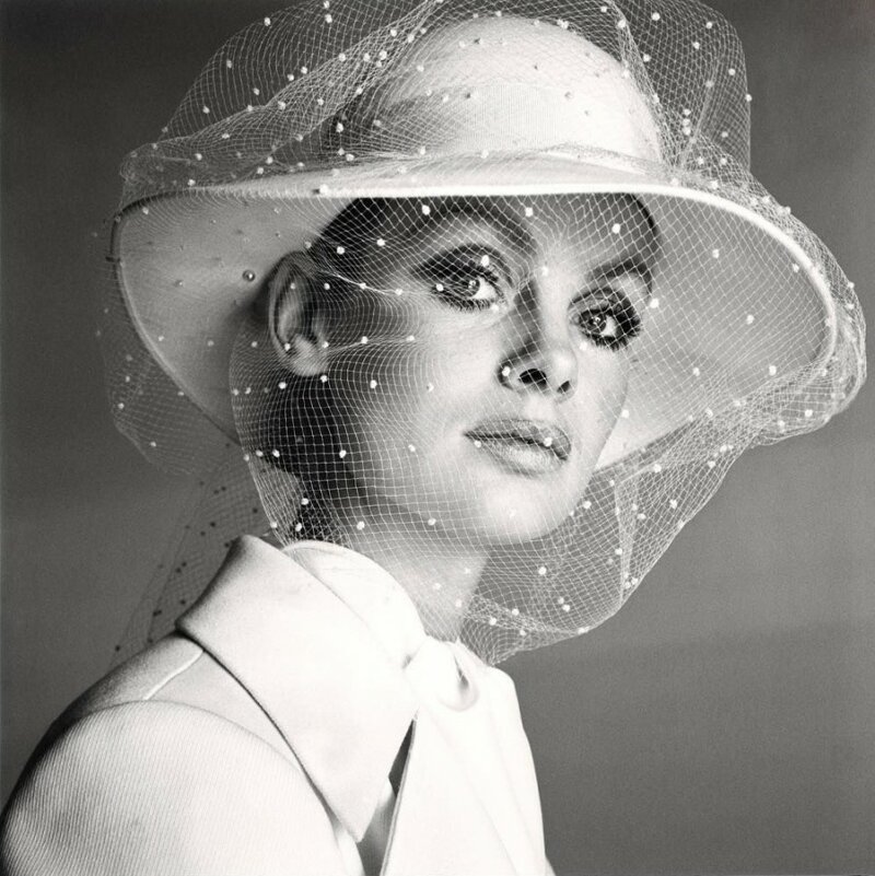 26 января 1970 года. Джин Шримптон - одна из первых супермоделей, в пальто и шляпке от от Ив Сен-Лорана.