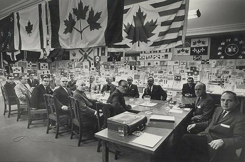 Комитет Канады обсуждает вопрос о новом государственном флаге, 1964 год 