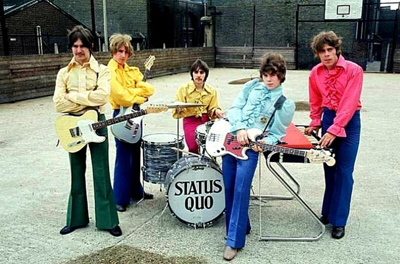 The Status Quo, около 1968 года. Слева направо - Фрэнсис Росси, Рик Парфитт, Джон Коглан, Алан Ланкастер и клавишник Рой Линс. 