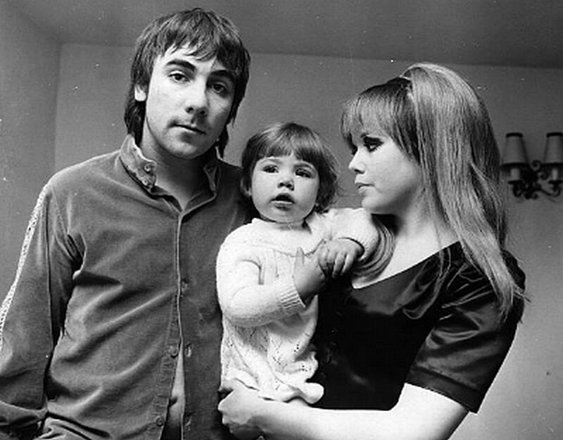 Кит Мун - барабанщик британской рок-группы The Who с женой Ким и дочерью Мэнди. 