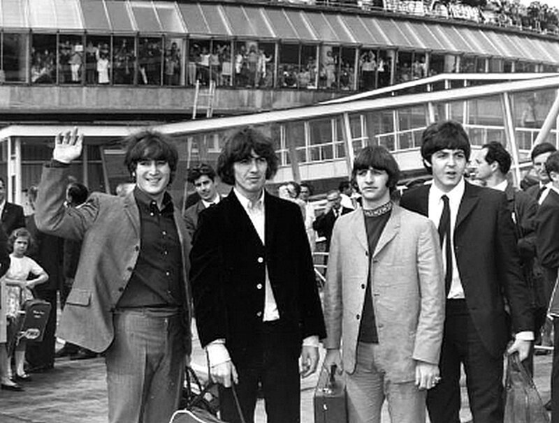  The Beatles в аэропорту перед американским турне. 13 августа 1965 года. 