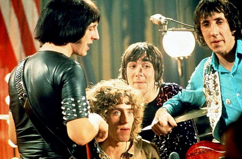 The Who вместе позируют на рок-н-ролльном цирке Rolling Stones в студии Intertel TV в Уэмбли, Лондон, 11 декабря 1968 года. Слева направо - Джон Энтвистл, Роджер Долтри, Кит Мун и Пит Таунсенд. 