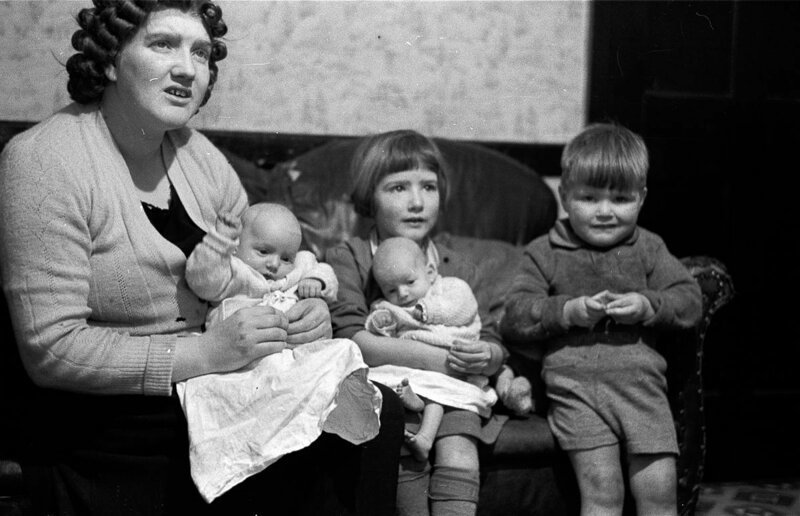27 летняя Айви Борн, мать тройняшек и близнецов. 31 января 1953 г.