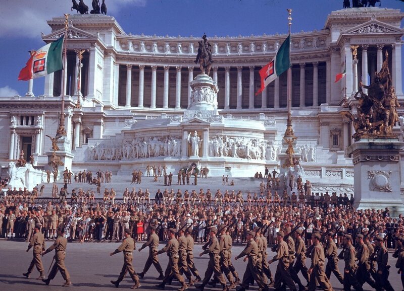 4 июня союзникам наконец удалось войти в Рим (фотограф Carl Mydans)