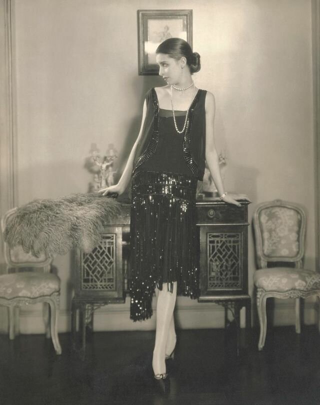 Черное платье с пайетками от Chanel, фото Эдвард Штайхен, Vogue, 1926 г.