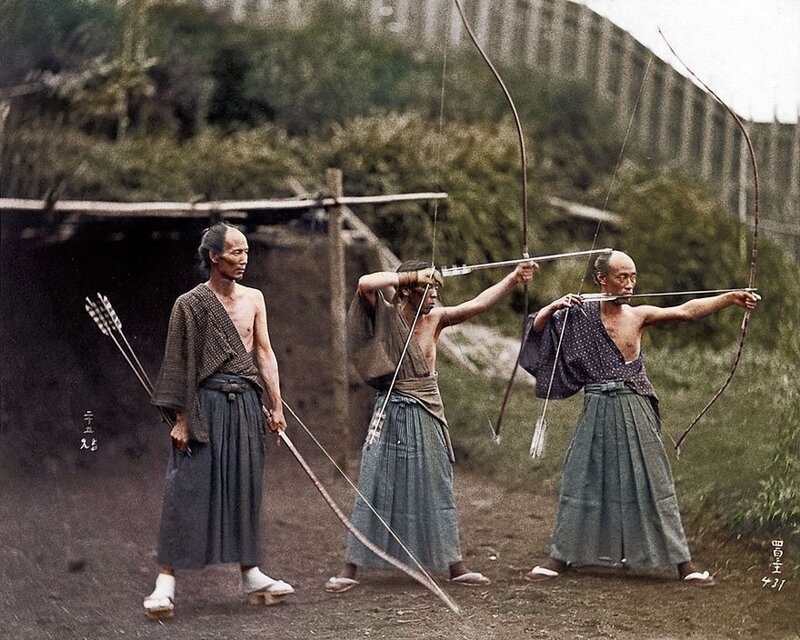 Японские лучники практиковали свое искусство в 1930-х годах.