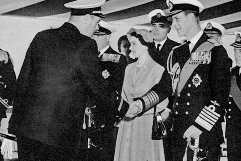 Королева Елизавета и командир советского крейсера