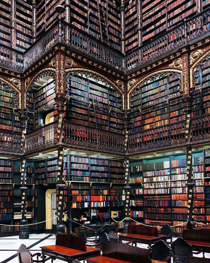 Португалия. Библиотека