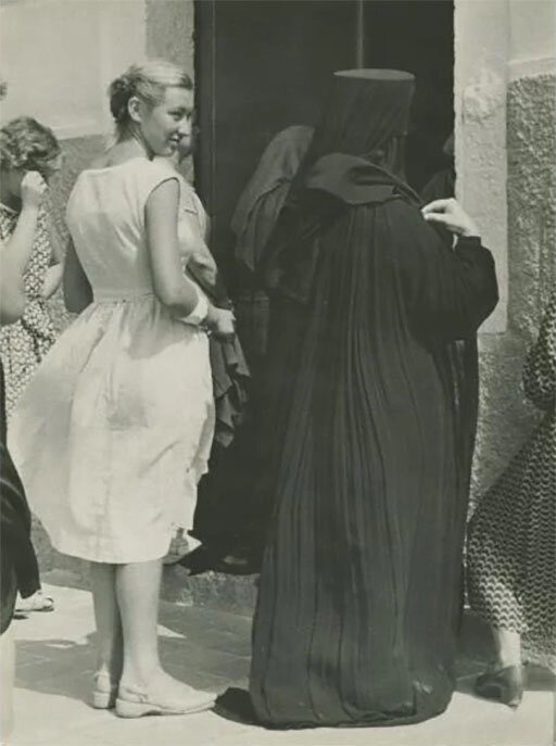 Закарпатье. У входа в церковь Николай Лаврентьев, 1960 год
