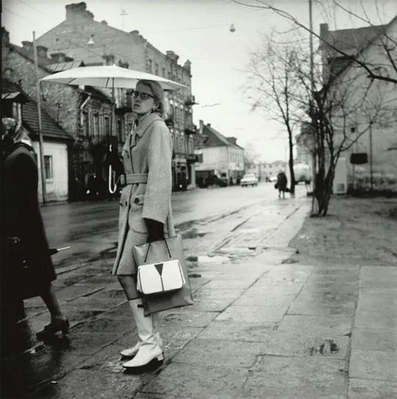 Улица Кальварию. «Стильная девушка» Антанас Суткус, 1967 год, Литовская ССР, г. Вильнюс