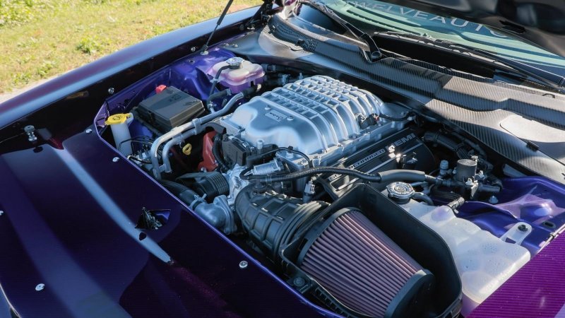 Dodge Challenger Hellcat с кузовом из углеродного волокна в стиле классического Charger