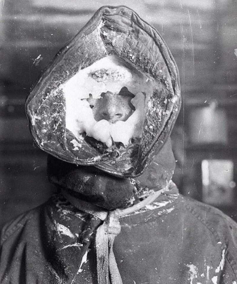 Метеоролог Сесил Мадиган после снятия показаний с приборов. Антарктида, 1912 год. 